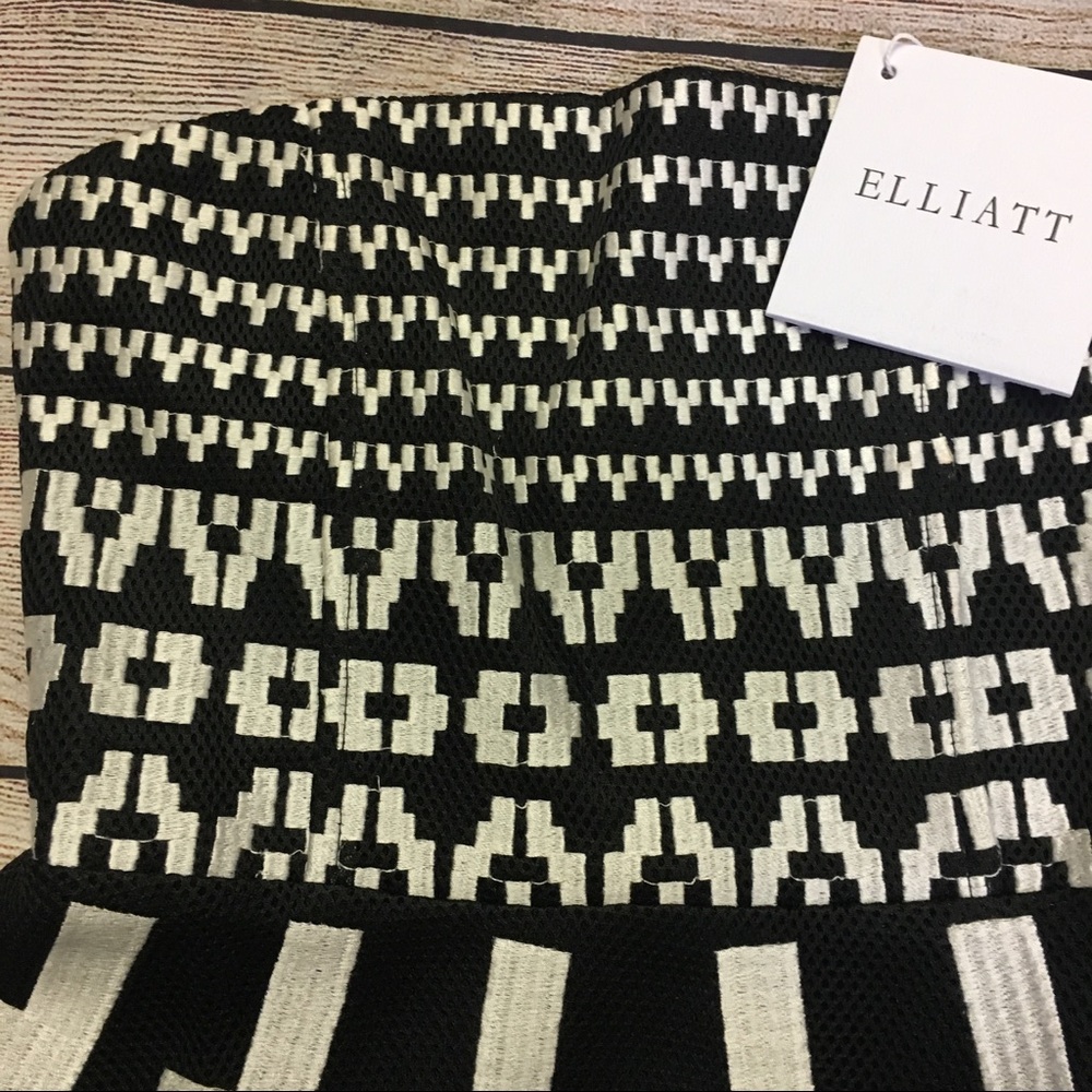 Elliatt Escape Geometric Print Strapless Dress - Picture 4 of 7